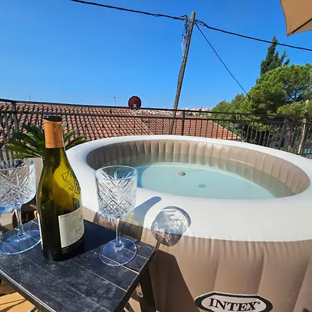 Paradiso With Private Jacuzzi And Terrace Appartamento Traù