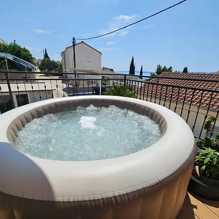 Paradiso With Private Jacuzzi And Terrace Апартаменти
