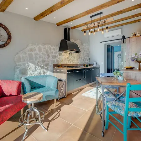 Paradiso With Private Jacuzzi And Terrace Apartman