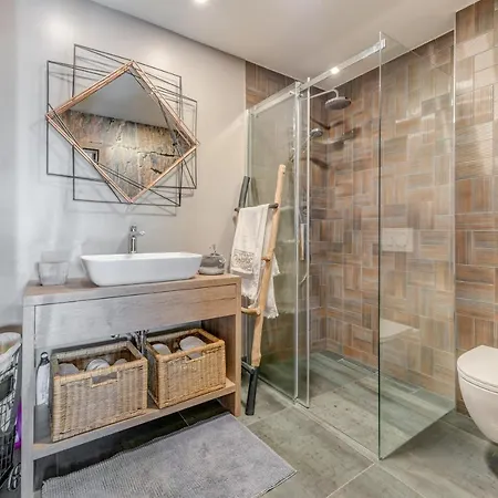 Apartment Paradiso With Private Jacuzzi And Terrace Trogir